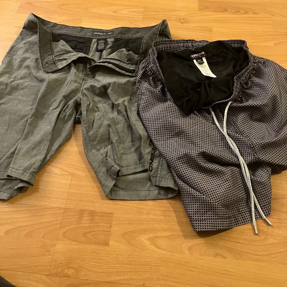 O’Neil 33 Shorts + Free Kirkland Swim Trunks (Medium)